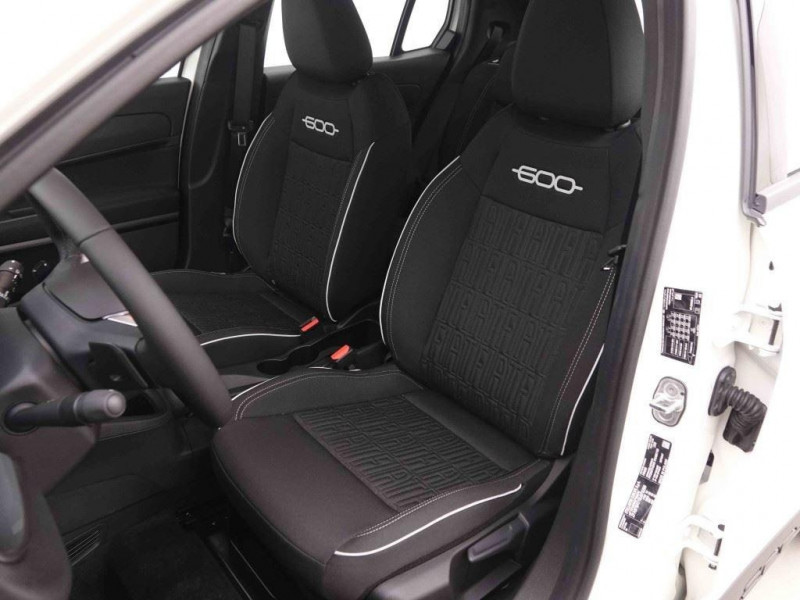 Photo 7 de l'offre de Fiat 600 1.2 HYBRID 110 DCT POP à 24798€ chez Carlyss automobiles Vitré