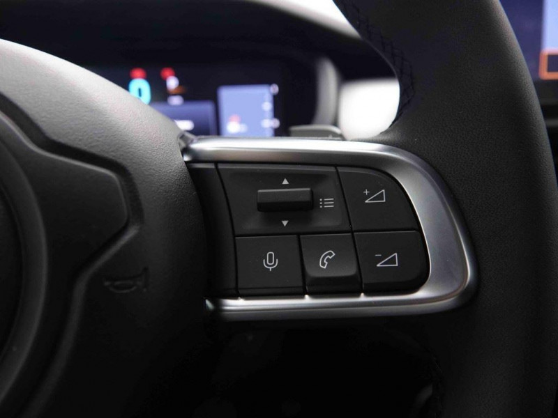 Photo 9 de l'offre de Jeep Avenger 1.2 MHEV 110 DCT6 Altitude à 27498€ chez Carlyss automobiles Vitré