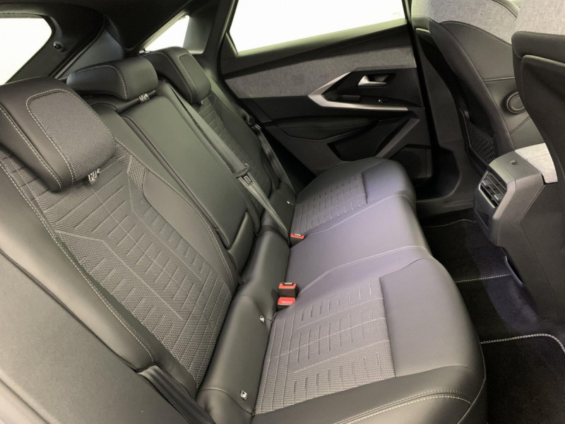 Photo 10 de l'offre de PEUGEOT 3008 Hybrid 145 e-DCS6 GT à 32958€ chez Carlyss automobiles Vitré