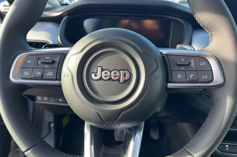 Photo 15 de l'offre de Jeep Avenger 1.2 Turbo T3 110 ch e-Hybrid BVR6 Summit à 28498€ chez Carlyss automobiles Vitré