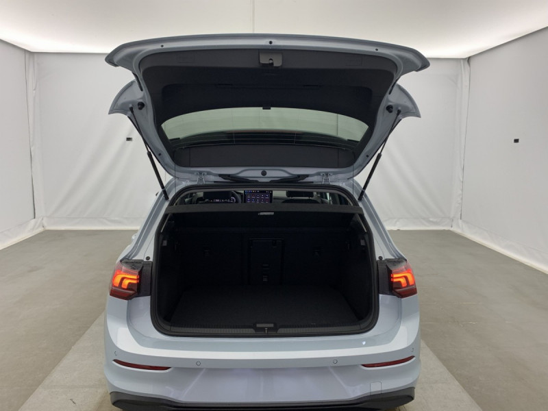 Photo 11 de l'offre de VOLKSWAGEN GOLF 8 1.5 ETSI EVO2 150 DSG7 LIFE PLUS à 30598€ chez Carlyss automobiles Vitré