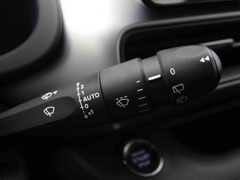 Photo 11 de l'offre de Jeep Avenger 1.2 MHEV 110 DCT6 Altitude à 27498€ chez Carlyss automobiles Vitré