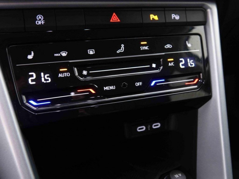 Photo 14 de l'offre de VOLKSWAGEN T-roc 1.0 TSi 115 Edition à 28198€ chez Carlyss automobiles Vitré