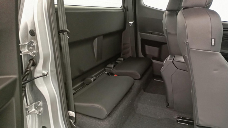 Photo 8 de l'offre de ISUZU D-MAX 1.9 4X4 SPACE CAB N60 NSPORT  AT à 45846€ chez Carlyss automobiles Vitré