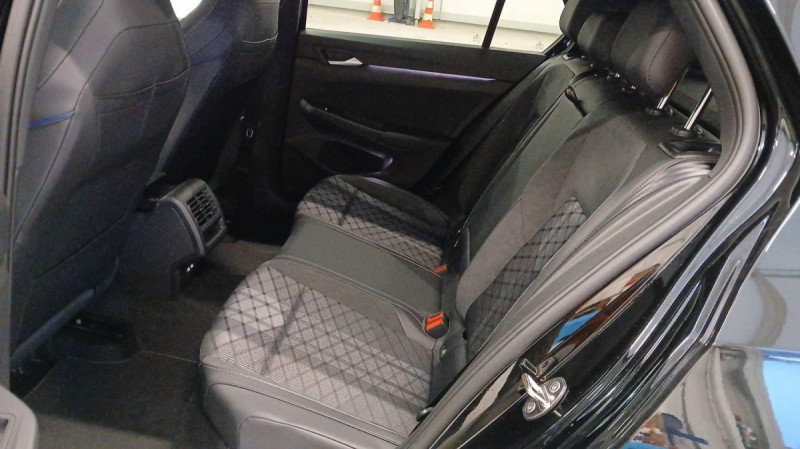 Photo 11 de l'offre de VOLKSWAGEN GOLF Golf 2.0 TDI 150 DSG7 R-Line à 37498€ chez Carlyss automobiles Vitré