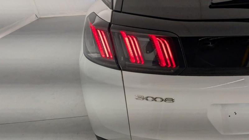 Photo 17 de l'offre de PEUGEOT 3008 Hybrid 225 e-EAT8 Allure Pack à 24793€ chez Carlyss automobiles Vitré