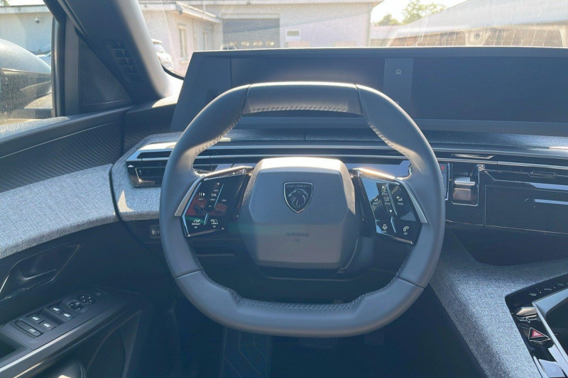 Photo 14 de l'offre de PEUGEOT 3008 Hybrid 145 e-DCS6 Allure à 28998€ chez Carlyss automobiles Vitré