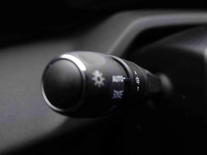 Photo 3 de l'offre de PEUGEOT 308 1.2 T 130 EAT8 Style à 23198€ chez Carlyss automobiles Vitré