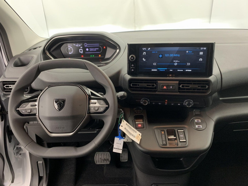 Photo 12 de l'offre de PEUGEOT Partner Fourgon M 650 KG BLUEHDI 130 S&S EAT8 à 21837€ chez Carlyss automobiles Vitré