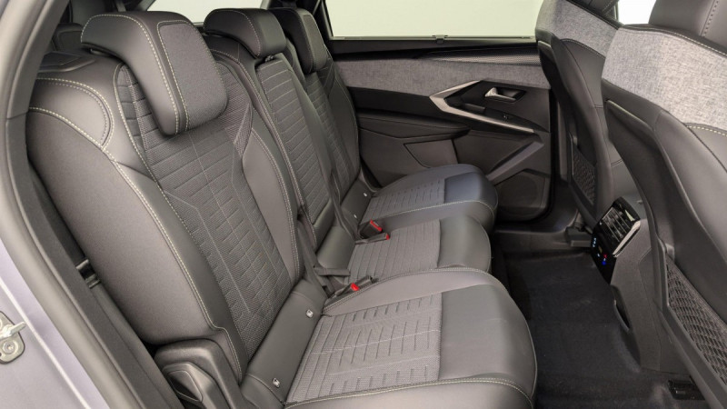 Photo 10 de l'offre de PEUGEOT 5008 Hybrid 145 e-DCS6 GT à 34998€ chez Carlyss automobiles Vitré