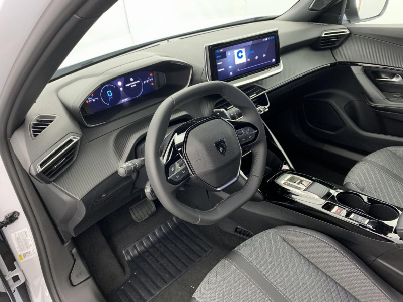 Photo 15 de l'offre de PEUGEOT 2008 Hybrid 145 e-DCS6 Allure à 24998€ chez Carlyss automobiles Vitré