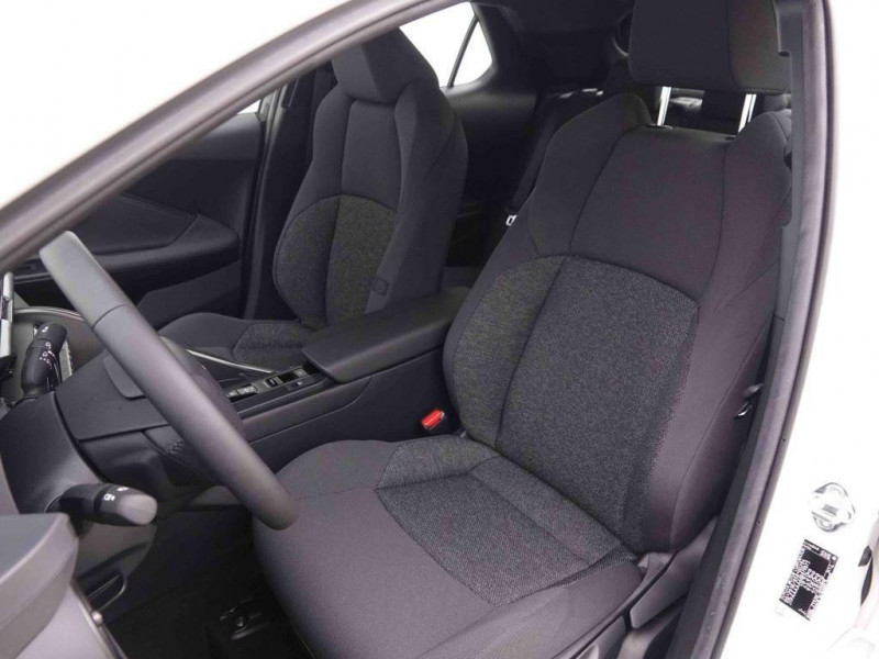 Photo 6 de l'offre de TOYOTA C-HR 1.8 Hybrid 140 CVT Dynamic à 30905€ chez Carlyss automobiles Vitré