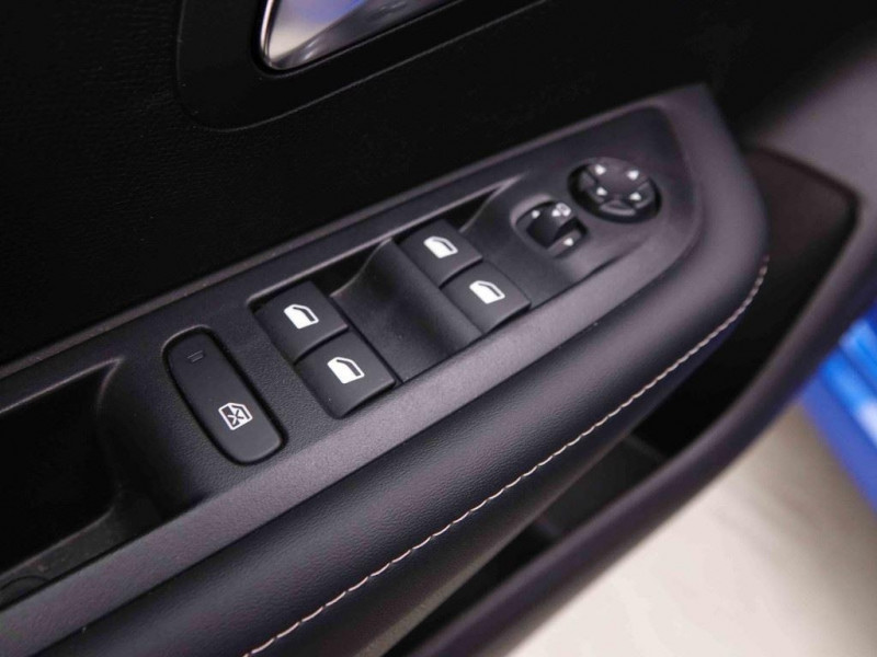 Photo 11 de l'offre de PEUGEOT 208 208 1.2 PURETECH 100CH ALLURE à 19298€ chez Carlyss automobiles Vitré