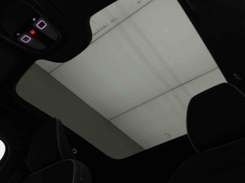 Photo 22 de l'offre de Volvo C40 79 kWh Recharge Dark à 36619€ chez Carlyss automobiles Vitré