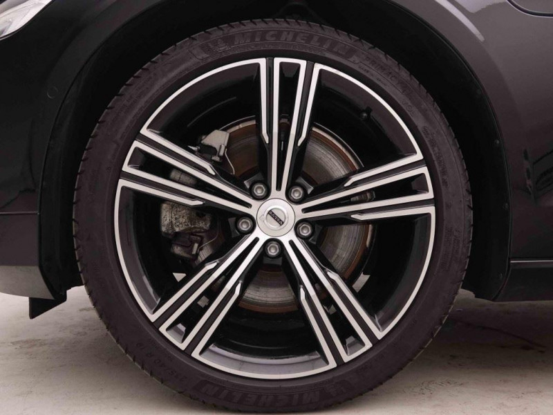 Photo 13 de l'offre de VOLVO V60 T6 AWD Recharge Inscription à 38155€ chez Carlyss automobiles Vitré