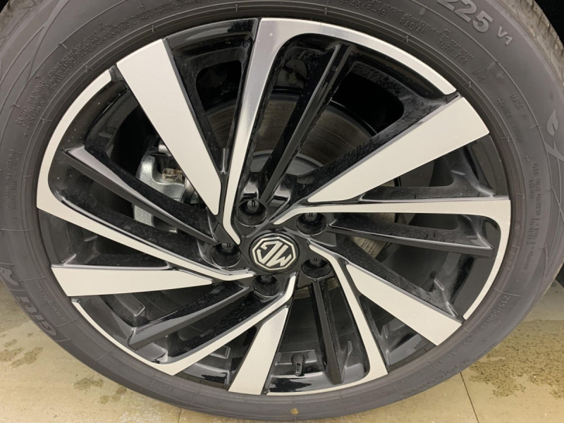 Photo 15 de l'offre de MG Motor ZS 1.5 L Hybrid+ 197 ch Luxury à 23998€ chez Carlyss automobiles Vitré