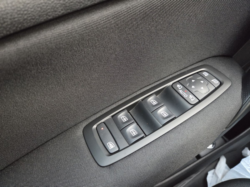 Photo 24 de l'offre de Renault Mégane Berline (4) Business TCe 115 FAP -21N à 16290€ chez Carlyss automobiles Vitré