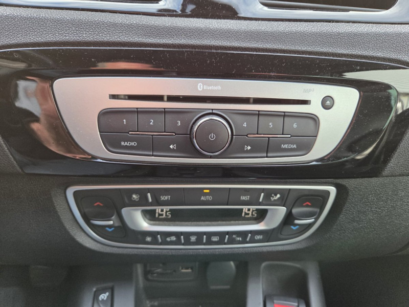 Photo 13 de l'offre de RENAULT Scénic (3) Bose® Edition Energy dCi 130 E6 à 9790€ chez Carlyss automobiles Vitré