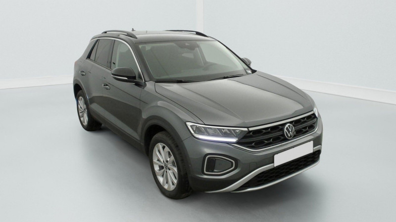 Photo 1 de l'offre de VOLKSWAGEN T-roc 2.0 TDI 150 Start/Stop DSG7 Life Plus à 32558€ chez Carlyss automobiles Vitré
