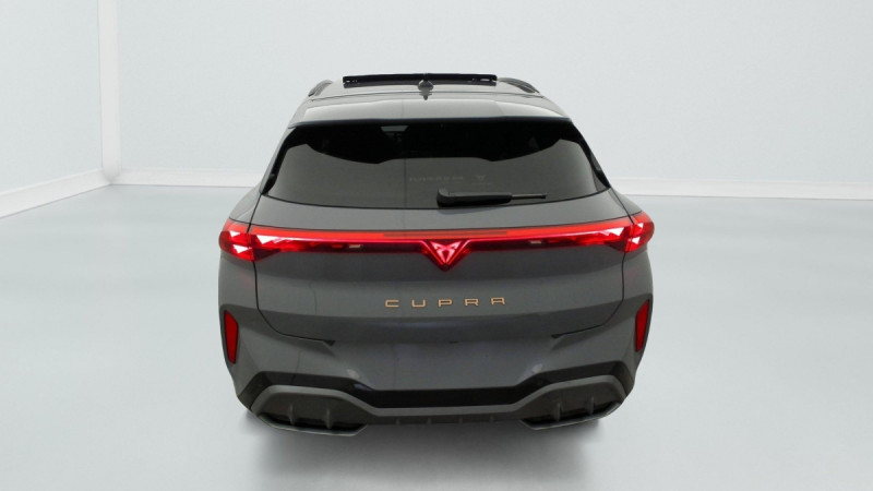 Photo 6 de l'offre de Cupra Terramar 1.5 eTSI Hybrid 150 ch DSG7 V à 36998€ chez Carlyss automobiles Vitré