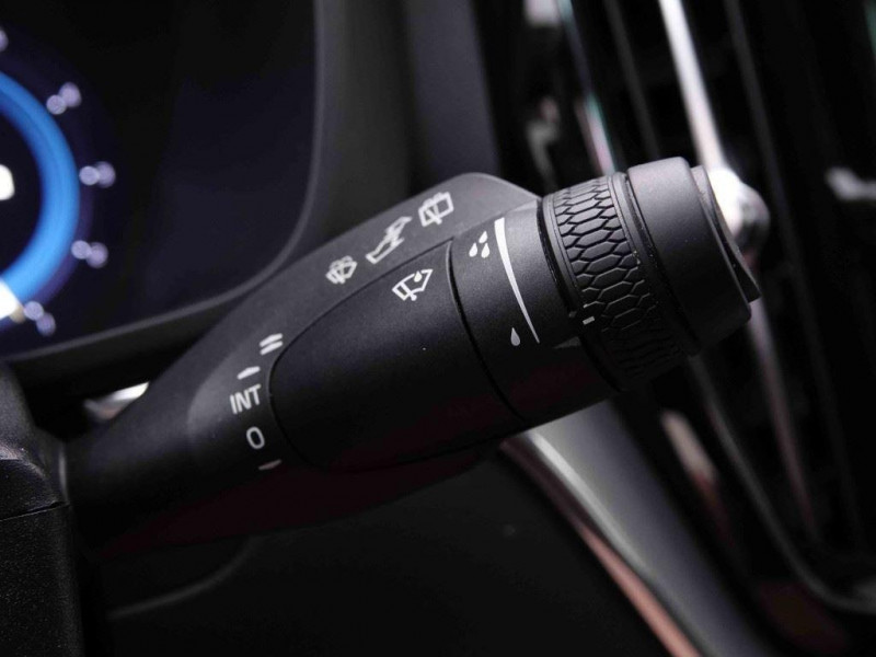 Photo 17 de l'offre de VOLVO XC60 2.0 B4 197 Geartronic Plus Dark à 51165€ chez Carlyss automobiles Vitré