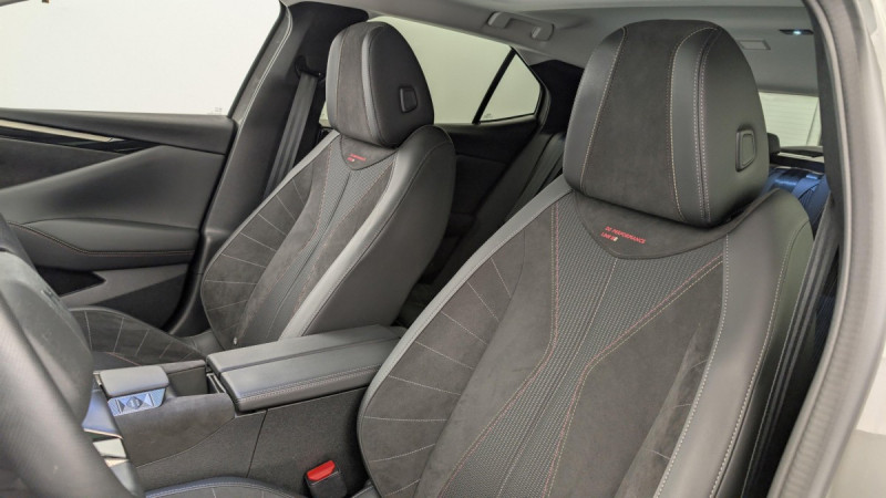 Photo 16 de l'offre de DS DS4 PureTech 130 EAT8 Performance Line+ à 22811€ chez Carlyss automobiles Vitré