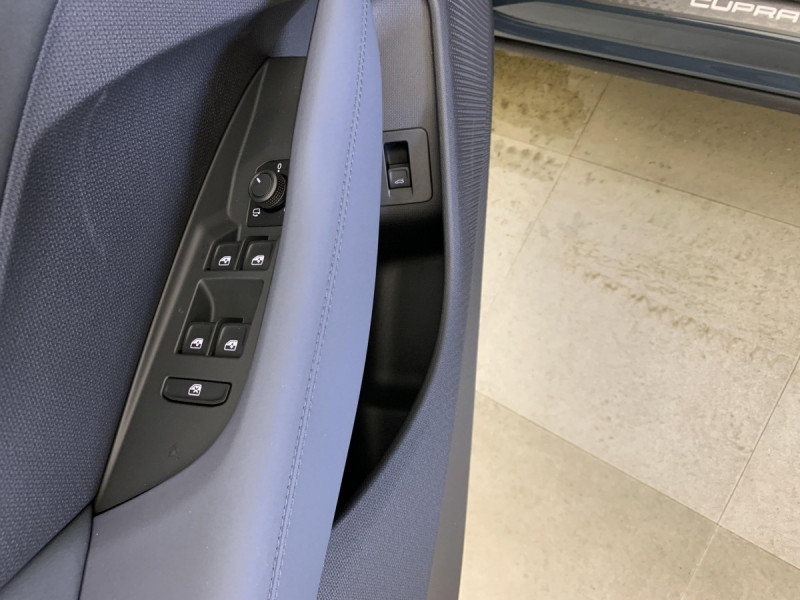 Photo 20 de l'offre de Cupra Terramar 1.5 eTSI Hybrid 150 ch DSG7 V à 35998€ chez Carlyss automobiles Vitré