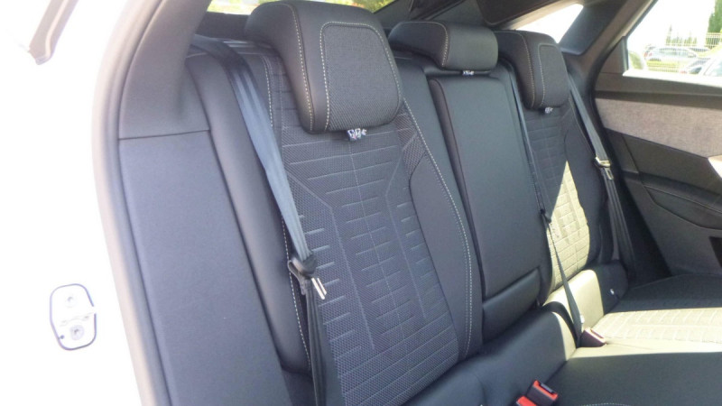 Photo 9 de l'offre de PEUGEOT 3008 Hybrid 145 e-DCS6 GT à 38398€ chez Carlyss automobiles Vitré