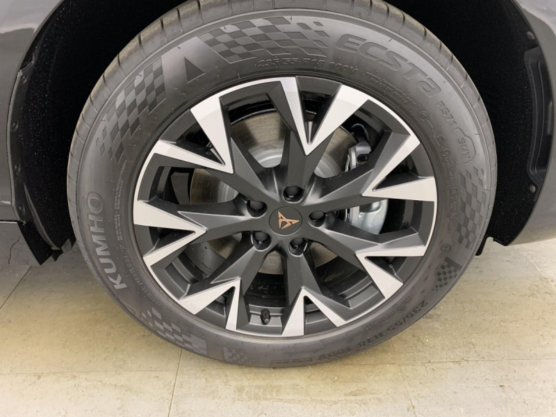 Photo 14 de l'offre de Cupra Terramar 1.5 eHybrid 204 ch DSG6 V à 40998€ chez Carlyss automobiles Vitré