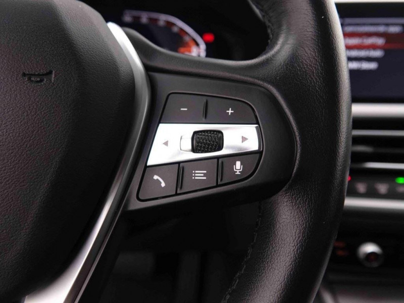 Photo 12 de l'offre de Bmw 3 318I TOURING 156 à 31198€ chez Carlyss automobiles Vitré