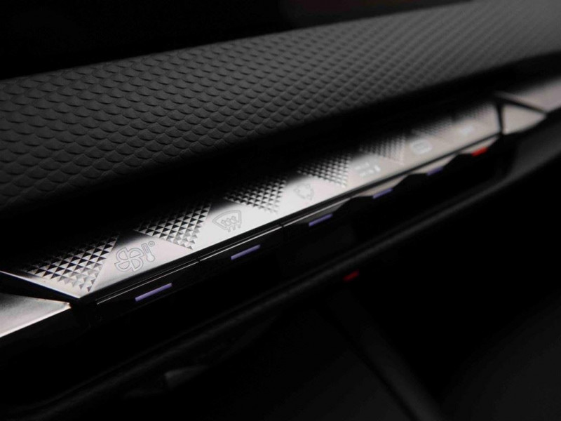 Photo 14 de l'offre de DS DS4 1.2 T 130 EAT8 Bastille à 24198€ chez Carlyss automobiles Vitré