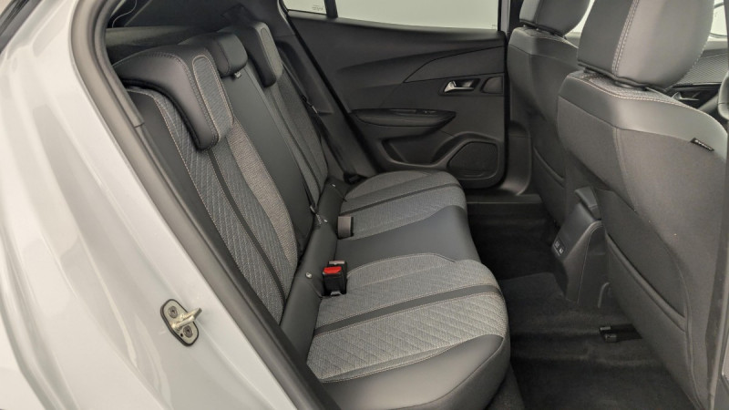 Photo 10 de l'offre de PEUGEOT 2008 Hybrid 136 e-DCS6 Allure à 23598€ chez Carlyss automobiles Vitré