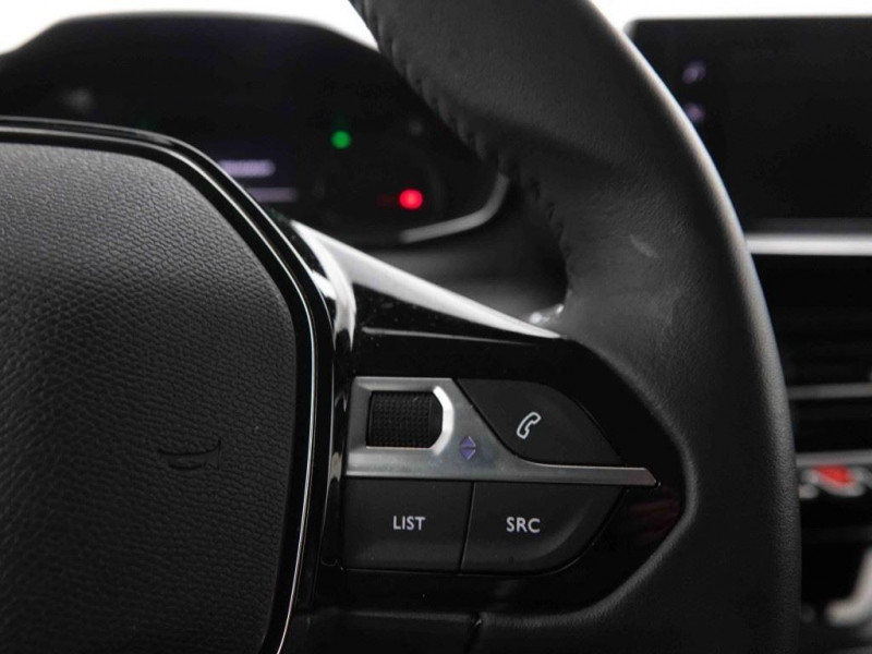 Photo 14 de l'offre de PEUGEOT 208 1.2 T 100 Allure à 17480€ chez Carlyss automobiles Vitré