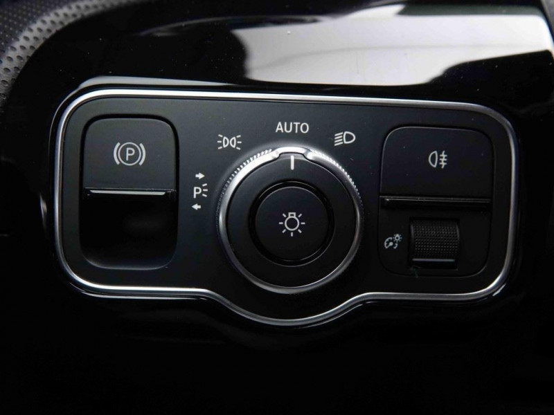 Photo 4 de l'offre de MERCEDES-BENZ CLA 250e 218 PHEV DCT Business à 32198€ chez Carlyss automobiles Vitré