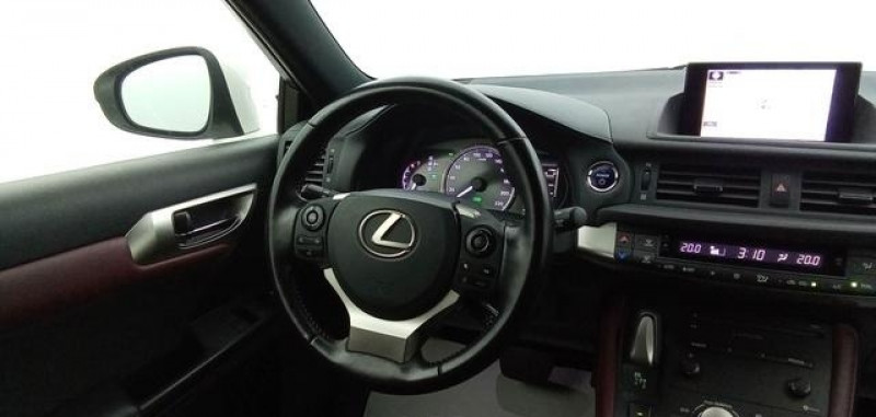 Photo 6 de l'offre de LEXUS CT 200H SPORT EDITION à 19598€ chez Carlyss automobiles Vitré