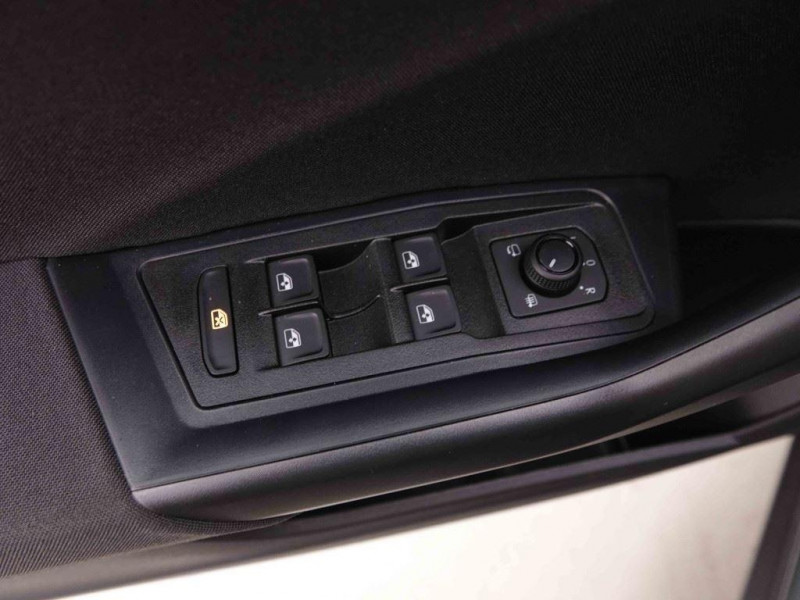 Photo 14 de l'offre de VOLKSWAGEN T-roc 1.5 TSi 150 DSG Life à 32898€ chez Carlyss automobiles Vitré