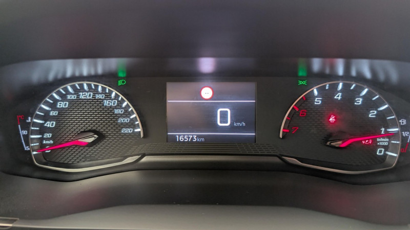 Photo 22 de l'offre de PEUGEOT 208 PureTech 100 S&S BVM6 Allure à 16293€ chez Carlyss automobiles Vitré