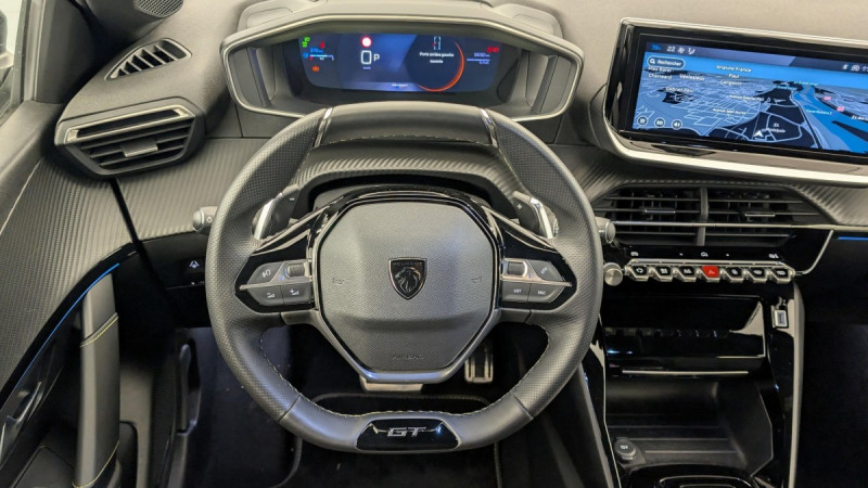 Photo 14 de l'offre de PEUGEOT 208 Hybrid 136 e-DCS6 GT à 21340€ chez Carlyss automobiles Vitré