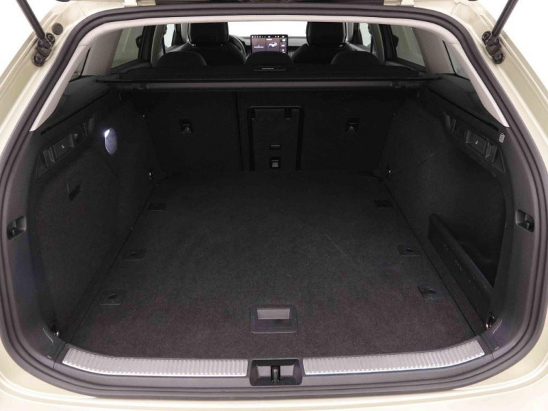 Photo 6 de l'offre de SKODA Superb 1.5 TSi MHEV 150 DSG Combi Selection à 35098€ chez Carlyss automobiles Vitré