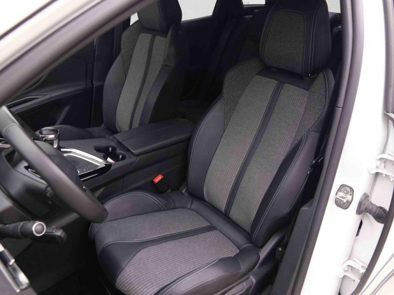 Photo 7 de l'offre de PEUGEOT 3008 PureTech 130ch S&S BVM6 Allure Pack à 22698€ chez Carlyss automobiles Vitré