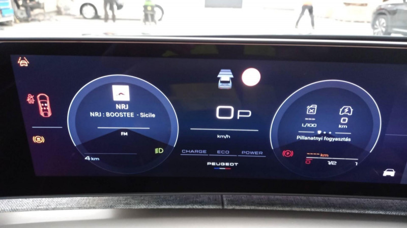 Photo 10 de l'offre de PEUGEOT 3008 Hybrid 136 e-DCS6 GT à 33898€ chez Carlyss automobiles Vitré