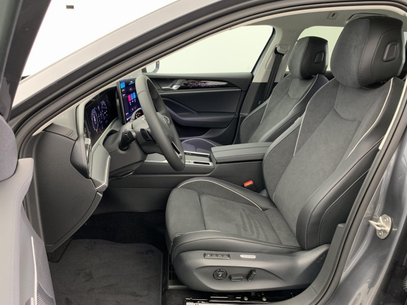 Photo 16 de l'offre de VOLKSWAGEN Passat 1.5 eTSI OPF 150 DSG7 Elegance à 39598€ chez Carlyss automobiles Vitré