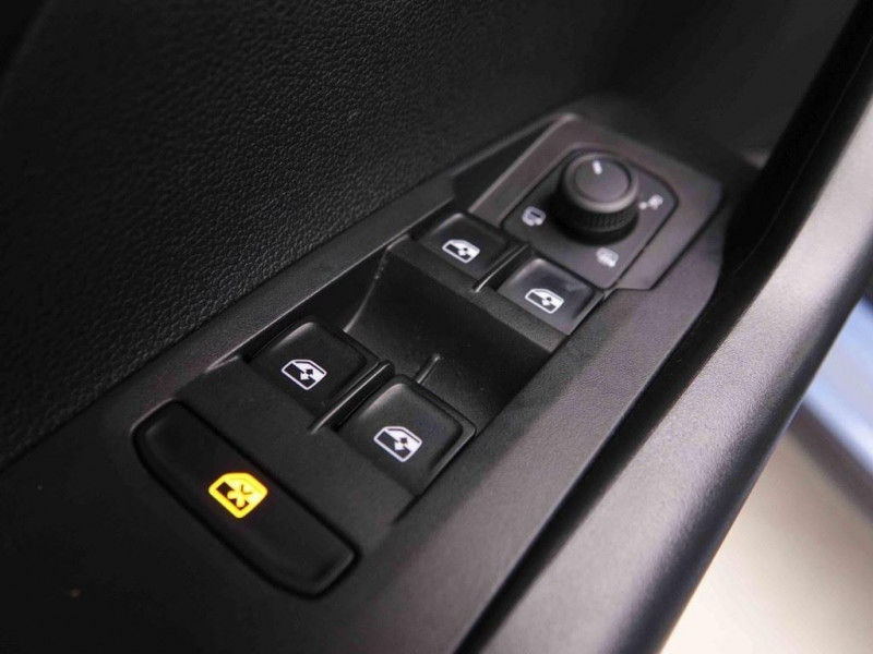 Photo 19 de l'offre de VOLKSWAGEN T-cross 1.0TSI 115 Life à 24032€ chez Carlyss automobiles Vitré