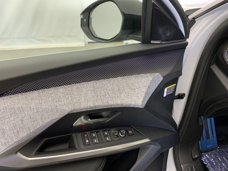 Photo 18 de l'offre de PEUGEOT 3008 Hybrid 145 e-DCS6 GT à 34998€ chez Carlyss automobiles Vitré