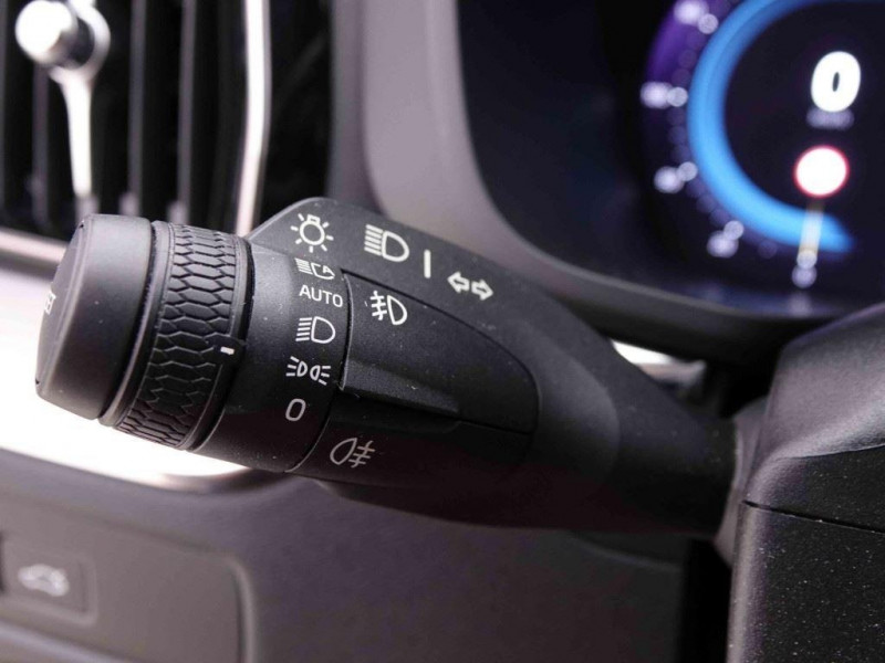 Photo 16 de l'offre de VOLVO XC60 2.0 B4 197 Geartronic Plus Dark à 51165€ chez Carlyss automobiles Vitré