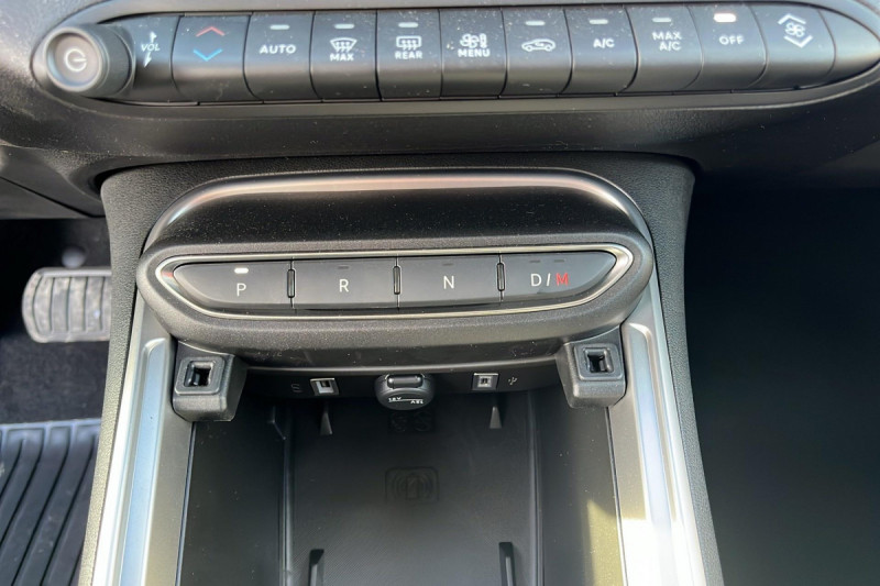 Photo 16 de l'offre de Jeep Avenger 1.2 Turbo T3 110 ch e-Hybrid BVR6 Summit à 28498€ chez Carlyss automobiles Vitré