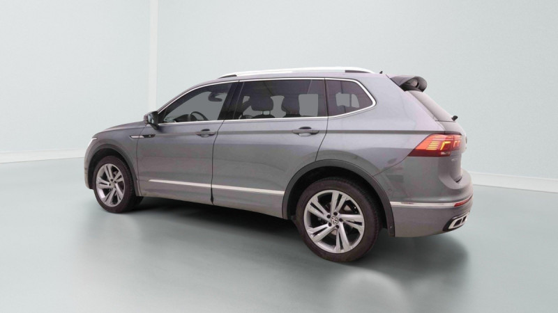 Photo 2 de l'offre de VOLKSWAGEN Tiguan Allspace 2.0 Tdi 150 DSG 4-Motion R-Line 7pl +Navi Discover Pro à 46365€ chez Carlyss automobiles Vitré
