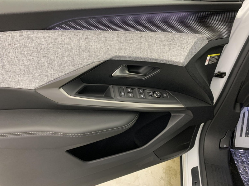 Photo 20 de l'offre de PEUGEOT 3008 Hybrid 145 e-DCS6 GT à 34998€ chez Carlyss automobiles Vitré