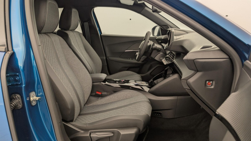 Photo 9 de l'offre de PEUGEOT 2008 Hybrid 136 e-DCS6 Allure à 23598€ chez Carlyss automobiles Vitré