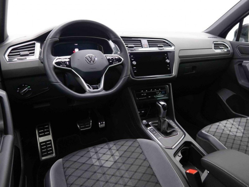 Photo 6 de l'offre de VOLKSWAGEN Tiguan 1.4 eHybrid 245 PHEV R-Line à 48698€ chez Carlyss automobiles Vitré